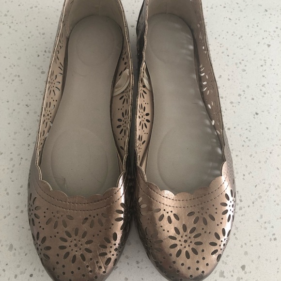BONGO Shoes - Bongo flats. Size 8M.